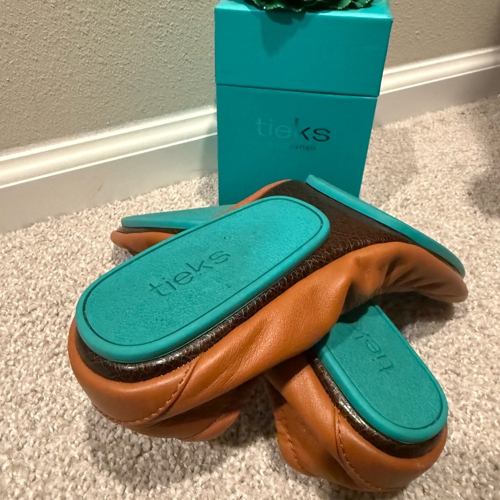 Chestnut ~ Tieks sz 8 EXCELLENT condition - Picture 2 of 9